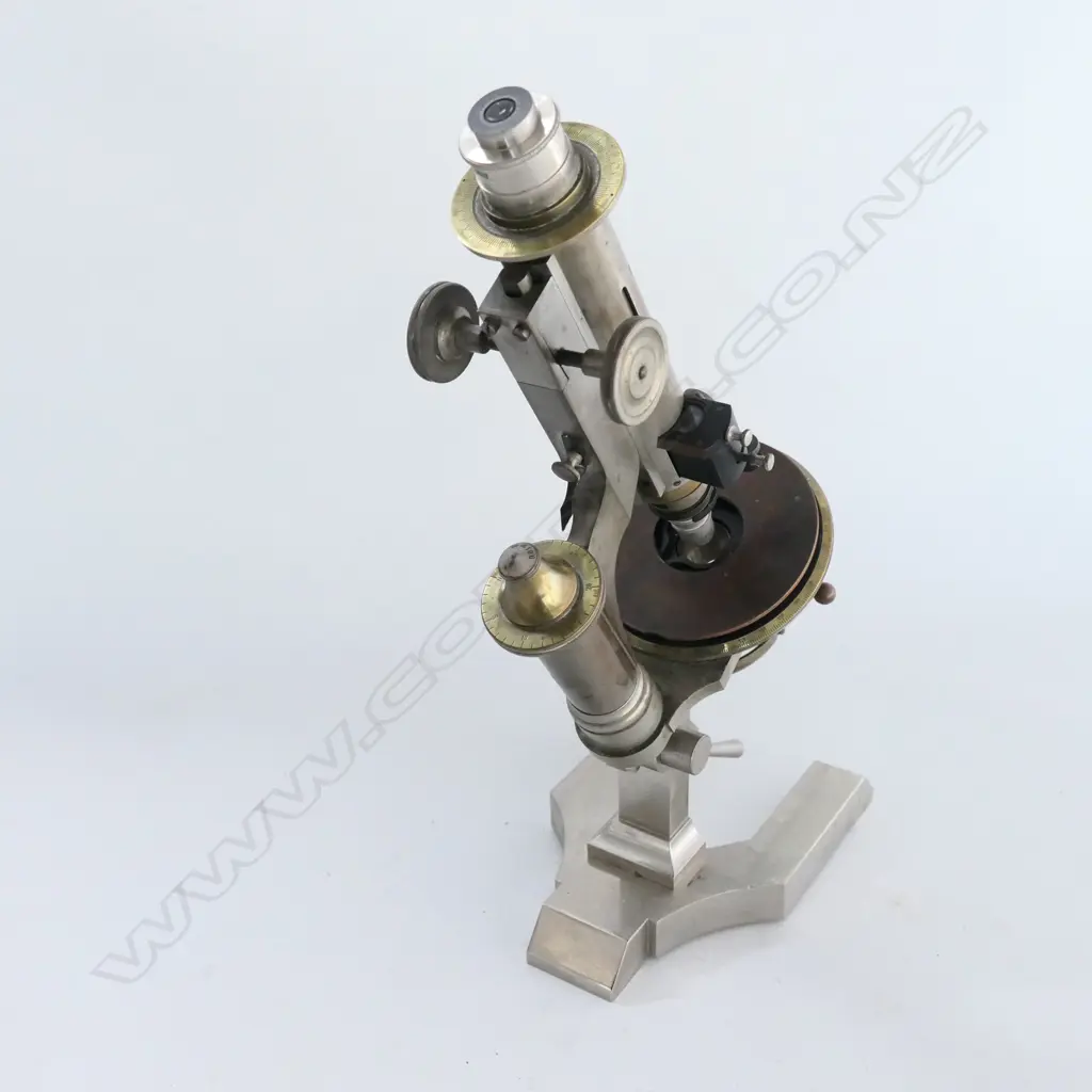 NICKEL PLATED BRASS SEIBERT, WETZLER POLARIZING MICROSCOPE, BARREL ENGRAVED 'SYRACUSE UNIV. III'.  IN MAHOG BOX Image 1++